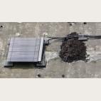Solar­ther­mischer Kollek­tor auf dem Dach der Schlauch­pflege