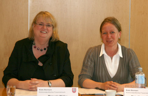 Referentin Manuela Möller (EAF) und die Gleichstellungsbeauftragte des Kreises Stormarn, Birte Kruse-Gobrecht