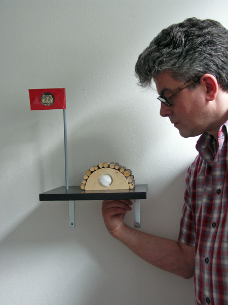 „Kleine Servicestationen für Hamsterperformances zum Selbermachen“ Installation von Matthias Schamp