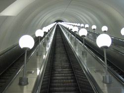 Die vier Rolltreppen der Station Park Pobedy - mit je 126 Metern die längsten Fahrtreppen weltweit