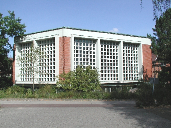 Fensterfront des Kreistagssitzungssaales vor 2010