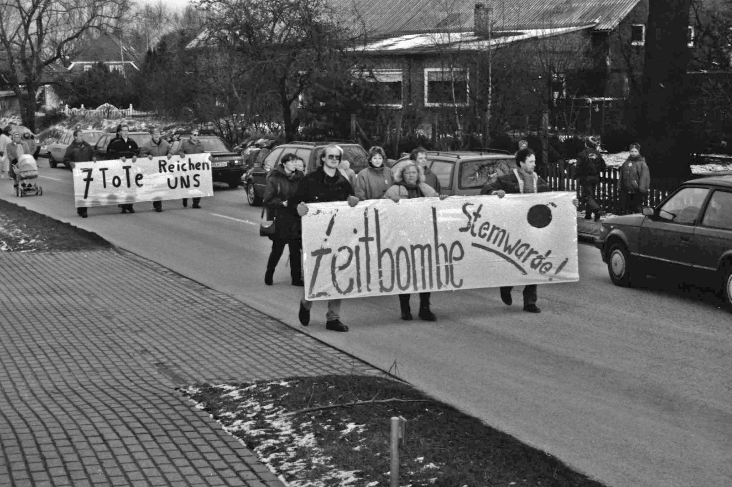 Stemwarde: Bürgerinitiative Stemwarde: Demonstration gegen Durchgangsverkehr und für ein Tempolimit, 1993