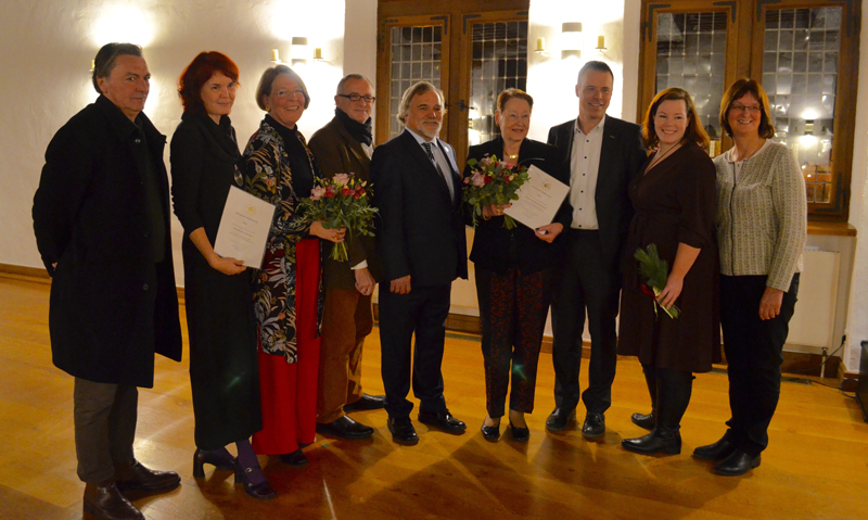 Stormarner Kulturpreis 2018: Preisträger und Juroren; Abgebildet v.l.n.r.: Barnitzer Preisträger: Friedrich Stellmach, Ute Elisabeth Herwig, Rea Högner, Thomas Helbig, mittig stellv. Kreispräsident Heinz Hartmann, Hella Lorberg für die Bargteheider Preisträger, Jurymitglieder Hartmut Schröder (Landesmusikrat), Merle Lungfiel-Bakir (Landeskulturverband) und Sabine Lück (LAG Soziokultur) © Daniela Frackmann