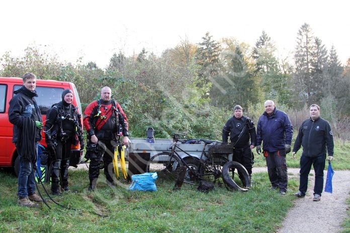 Betriebssportgruppe Tauchen im Umwelteinsatz. Quelle rtn