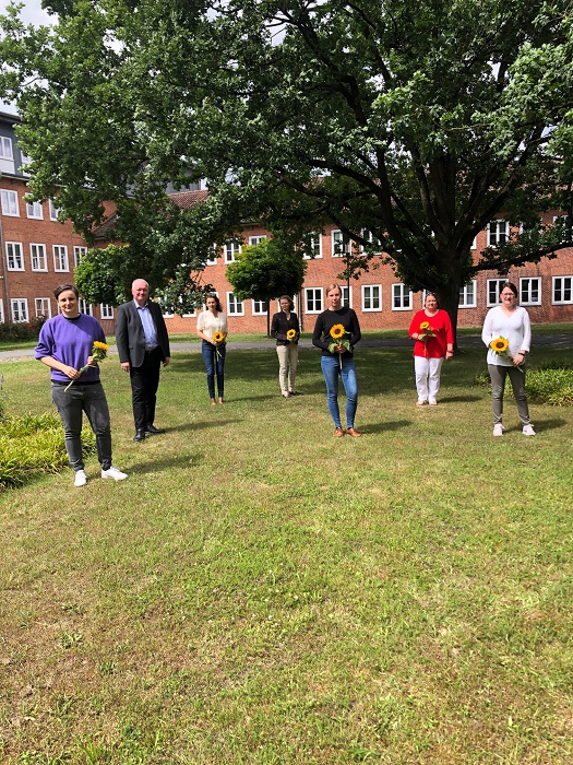 Foto: © Kulturabteilung Kreis Stormarn, von li nach re Laura Niebuhr, Dr. Henning Görtz, Kirstin Krochmann,Tanja Lütje, Katrin Konen, Karin Wulf, Rabea Breiner 