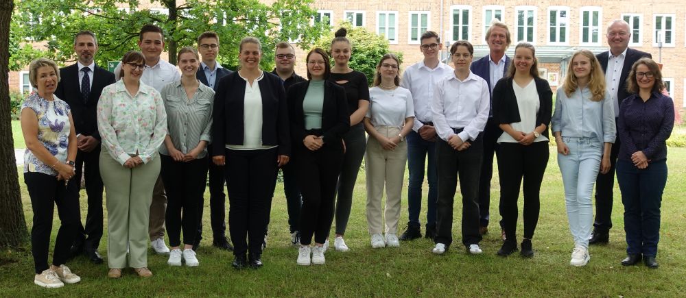 Die Kreisverwaltung Stormarn begrüßt 16 neue Nachwuchskräfte