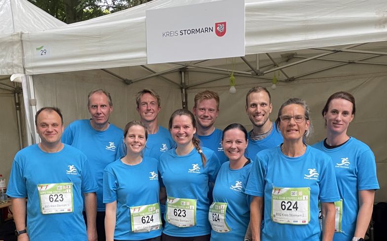 Betriebssportgruppe der Kreisverwaltung Stormarn beim MOPO-Team-Staffellauf 2025 erfolgreich am Start