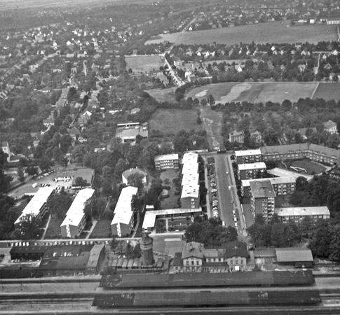 Hochhaus und Blockbebauung am Bahnhof Ahrensburg ca. 1960