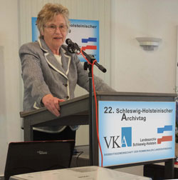 Kreispräsidentin Christa Zeuke auf dem Archivtag