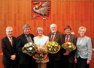 Verleihung der Stormarner Ehrennadel 2009 - auf dem Foto: Landrat Klaus Plöger, Manfred Hamann, Karin Röckendorf, Manfred Kuchta, Jürgen Eckert, Kreispäsidentin Christa Zeuke