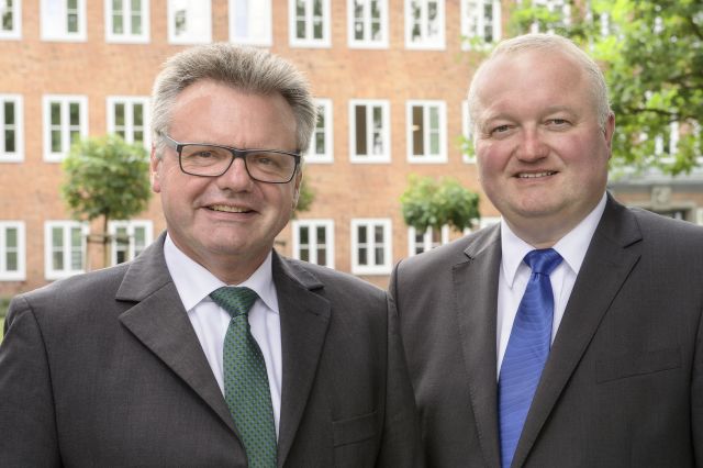 Kreispräsident Hans-Werner Harmuth mit dem Landrat Dr. Henning Görtz