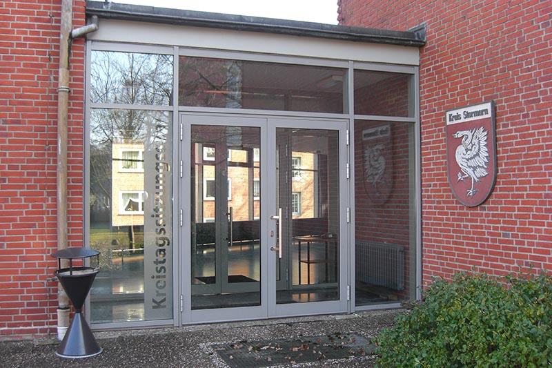 Kreis Stormarn - Eingang Gebäude KT über den Innenhof