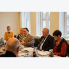 Pressekonferenz 1 – Stormarnhaus: Pressekonferenz zur Präsentation von restaurierten und digitalisierten Archivalien des Kreisarchiv Stormarn: <br>
v.l.n.r.: Bernd Reher, Stadtarchiv Ahrensburg, Angela Behrens, Leiterin Stadtarchiv Ahrensburg, Stefan Watzlawzik, Kreisarchivar, Landrat Henning Görtz, Susanne Bieler-Seelhoff, Abteilungsleiterin Kultur im schleswig-holsteinischen Bildungsministerium, 24.01.2018
